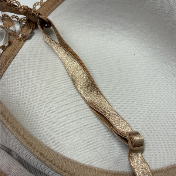 La Vie En Rose Tan Lace wired Bra, size 38C - Picture 9 of 9